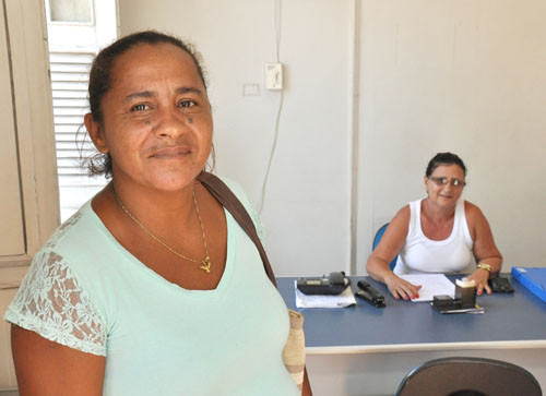 Silvangela Teixeira Gomes Lopes, 42 anos, é uma das interessadas na qualificação profissional (Foto: Rodolfo Lins)