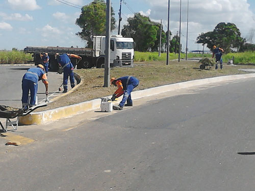 Foram realizados serviços de capina, varrição, retirada de entulhos, pintura de meios fios e roçada dos matos altos (Foto: Divulgação)