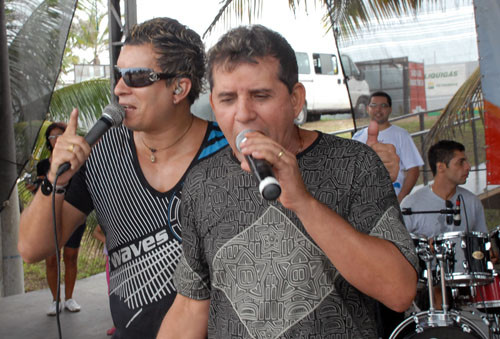 A dupla sertaneja Átila e Charles vai levar ainda mais animação ao público da Colônia de Férias da Terceira do Farol de São Tomé (Foto: Secom)