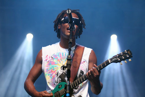 Toni Garrido é o vocalista da banda Cidade Negra, atração desta quarta-feira (19) no luau da Educação (Foto: Roberto Joia)