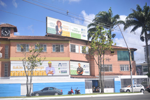 Os candidatos interessados devem se dirigir ao Balcão de Empregos levando carteira de trabalho e currículo, que também pode ser confeccionado por funcionários do órgão (Foto: Rogério Azevedo)