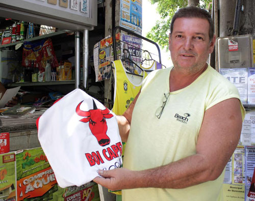 O tradicional bloco Boi Capeta desfila pelas ruas do Centro da cidade nesta sexta-feira (28), comemorando 44 anos de Carnaval (Foto: Secom)