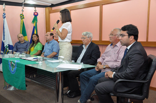 A prefeita Rosinha Garotinho anunciou que o próximo convênio será assinado com a Cooperativa de Ex-Catadores do Eldorado (Foto: Gerson Gomes)