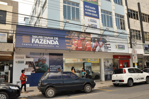 I atendimento ao grande público em dias normais é feito de 9h às 17h, mas em dias excepcionais, como agora nas vésperas de fim de prazo, a Secretaria estende o atendimento ao público até às 20h (Foto: Rodolfo Lins)