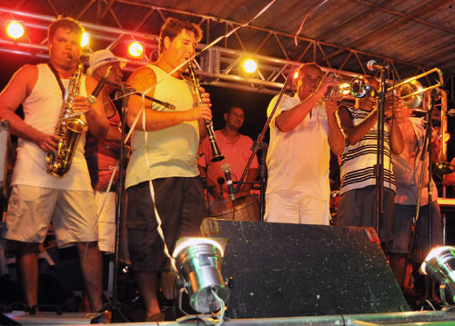 A apresentação de Gerson Jones já virou tradição no Carnaval do Farol (Foto: Secom)