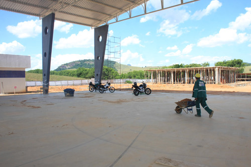 A Vila Olímpica está sendo construída no quilometro 22 da RJ-230, rodovia que liga Santa Maria a Santo Eduardo (Foto: Secom)