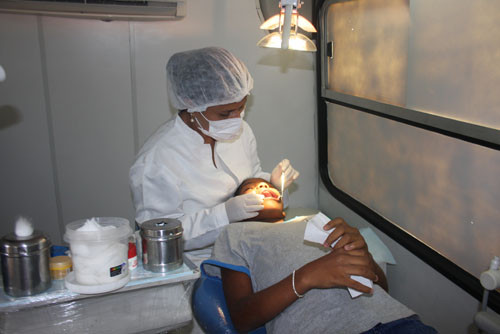 O atendimento odontológico está entre os serviços oferecidos pelo PSE (Foto: Secom)