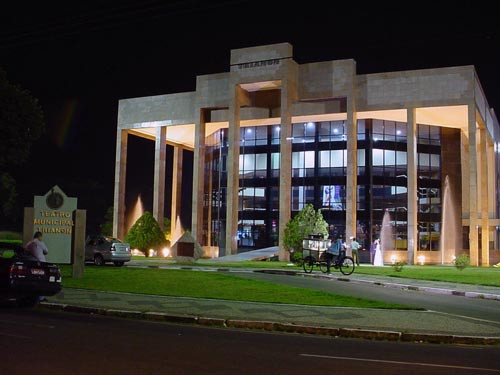 A conferência será aberta nesta segunda-feira, às 18h, no Teatro Municipal Trianon (Foto: )