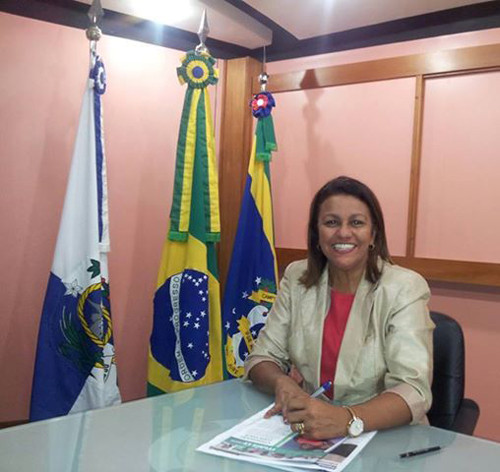 Segundo a secretária  Rosangela Tavares, os consumidores podem e devem efetuar seus pagamentos em qualquer agência da cidade (Foto: Secom)