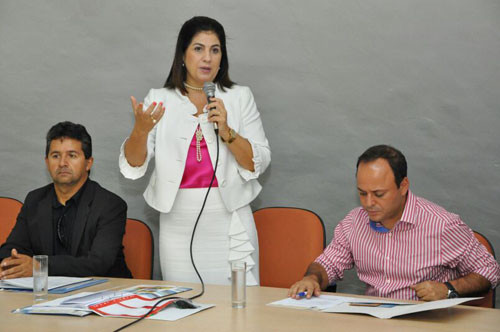A prefeita Rosininha Garotinho, preside a reunião que vai discutir prefeitos vão discutir a entrada de Niterói na Organização (Foto: Gerson Gomes)