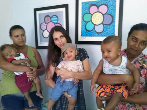 O pequeno Pablo Lorenzo Mota, 7 meses, fez a cirurgia no dia 17 de fevereiro deste ano, e a mãe Inês Cristina Barroso Mota afirmou que vem recebendo apoio do CRACF desde quando ele nasceu (Foto: Divulgação)