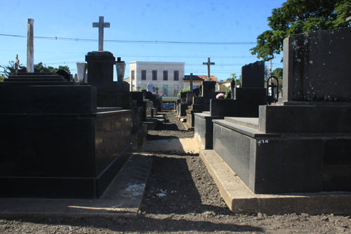 Duas mil duzentas vinte e cinco pessoas titulares de sepultura compareceram ao Cemitério do Caju neste sábado (22) e domingo (23), para fazer o recadastramento (Foto: Secom)