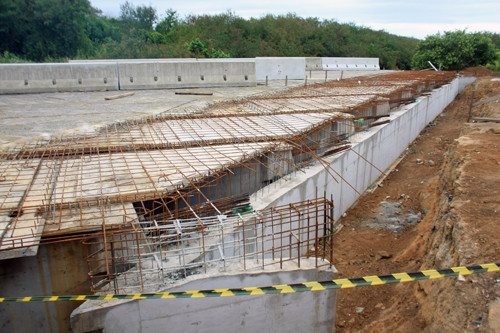 As obras estão chegando na fase de concretagem nas cabeceiras (Foto: Secom)