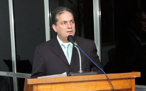 O Prefeito Nelson Nahim definiu o acordo que vai capacitar jovens em Campos (Foto: Gerson Gomes)