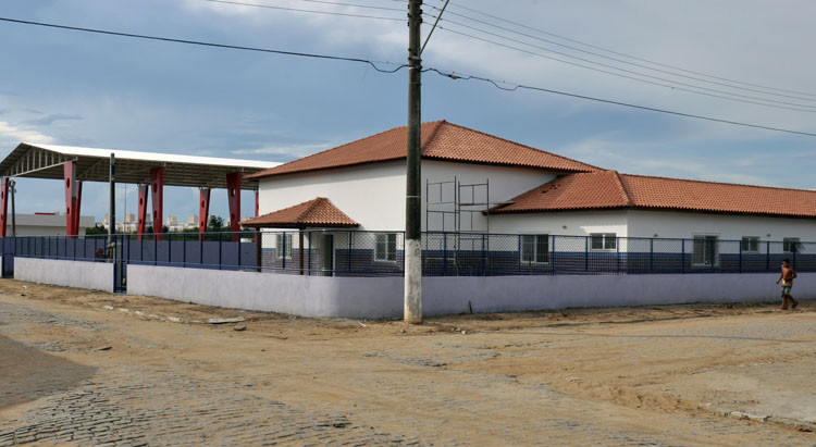 A unidade escolar está recebendo os retoques finais (Foto: Secom)