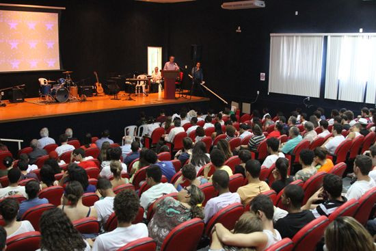 Pela manhã, o público lotou o auditório do IFF Guarus, para assistir à paliestra (Foto: Rodolfo Lins)