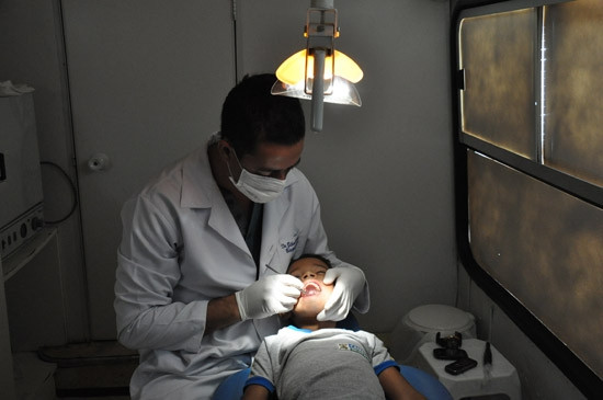 As unidades móveis de odontologia, audiometria e oftalmologia da Secretaria Municipal de Saúde realizaram mais de 212 mil procedimentos em 3 anos e meio de funcionamento (Foto: Secom)