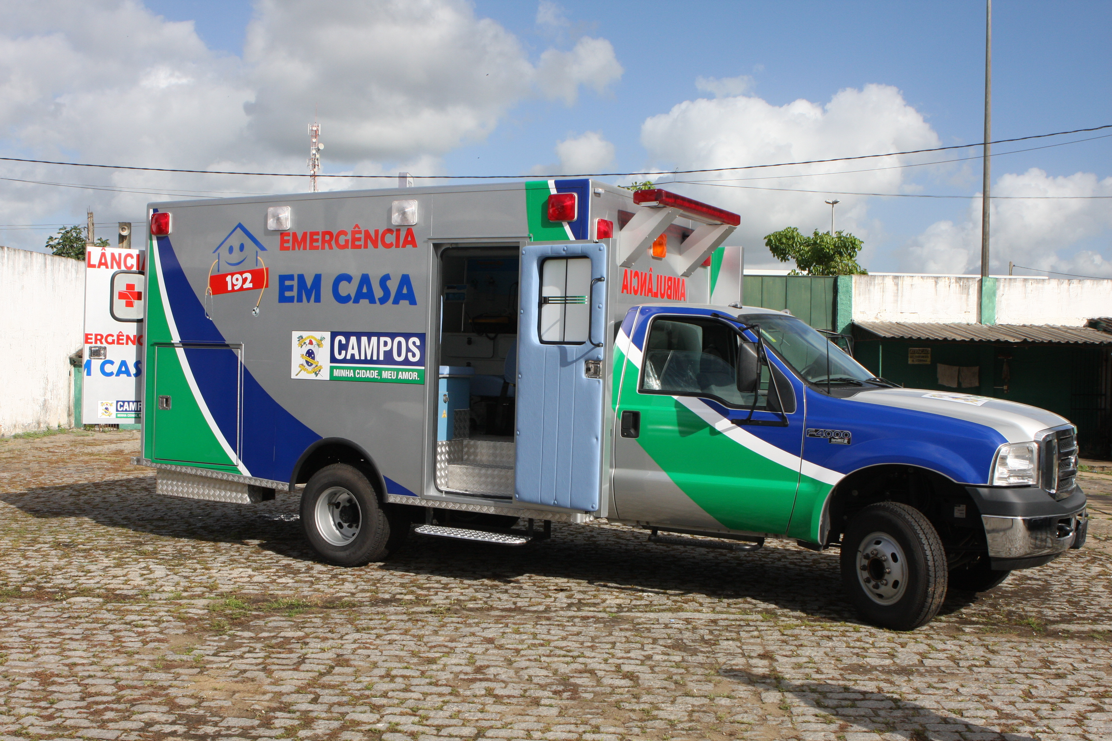 O programa, que conta com UTI móvel para atendimento de casos graves, foi criado para atender pacientes em casa, se a situação foi de urgência e emergência (Foto: Gerson Gomes)