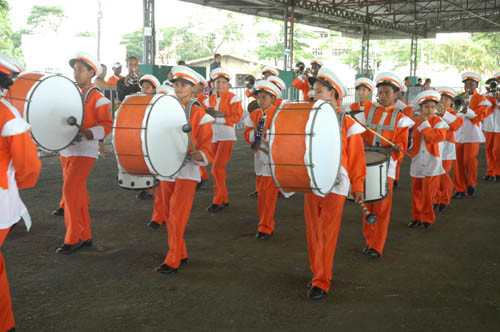 O evento foi aberto no sábado (24) e contou com a participação de várias bandas (Foto: Check)