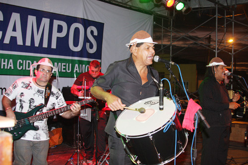 O evento, que faz parte do Projeto ?Farol de Todas as Estações?, reuniu artistas consagrados e atraiu um grande público (Foto: Check)