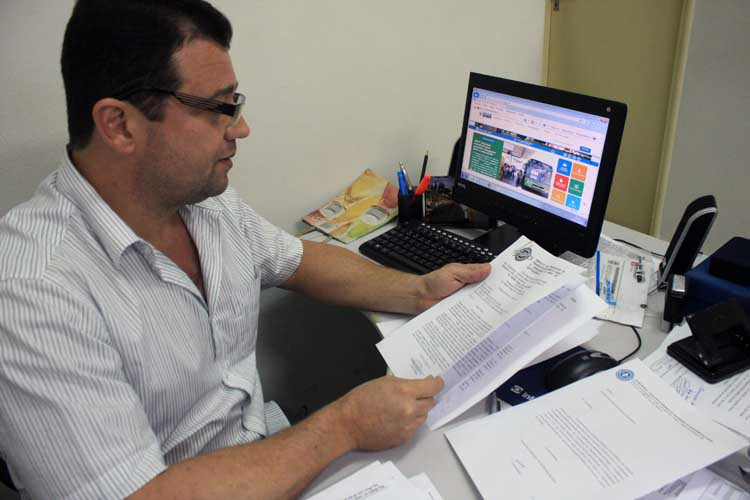 O presidente do IMTT, Álvaro Oliveira, recebeu documentos dos dois sindicatos oficiando ao órgão a decisão de colocar ?em circulação imediata? 30% da frota de ônibus (Foto: Secom)