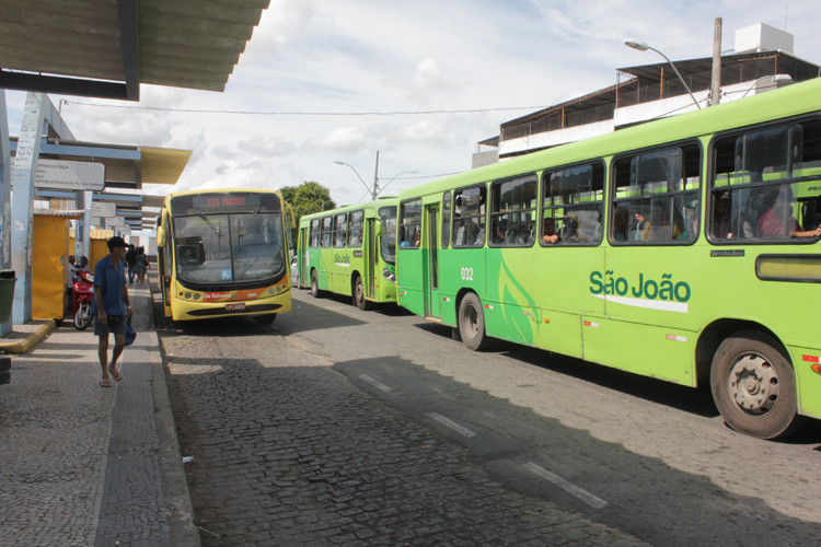 As emprescas começaram a colocar os ônibus para circular neste sábado (Foto: secom)