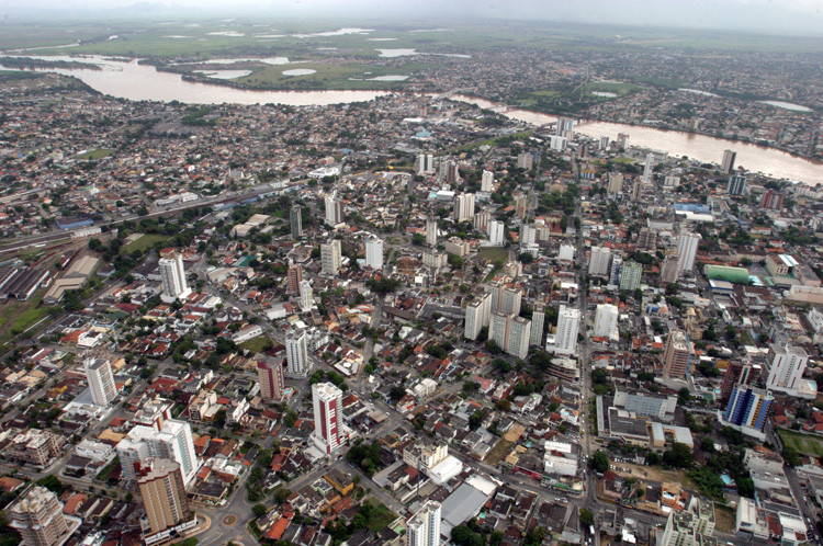 O crescimento de importantes setores de atividades econômicas alavancou a geração de postos de trabalho em Campos, levando o município a alcançar a quarta posição no ranking estadual de municípios que criou mais vagas de empregos em 2013 (Foto: Roberto Joia)