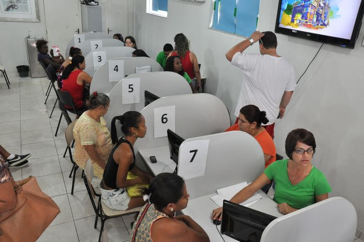 Os outros beneciários do Bolsa Família não precisam mais ir de madrugada para fila por atendimento (Foto: Secom)