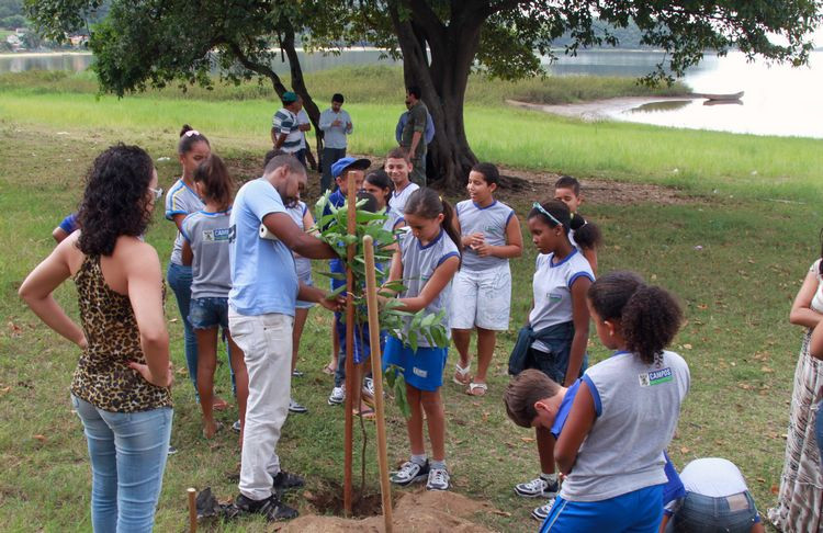 A ação envolve crianças da Comunidade do Terminal Pesqueiro (Foto: Rodolfo Lins)