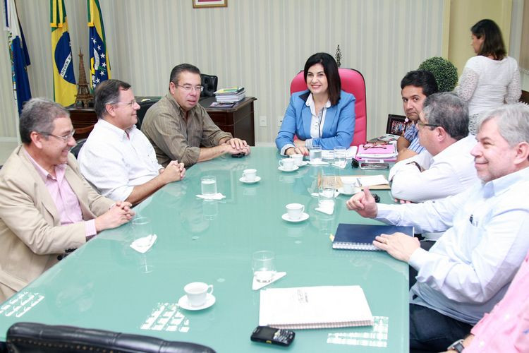 A prefeita Rosinha Garotinho recebeu nesta quinta-feira (5), em seu gabinete, o presidente da BR Off Shore, uma das empresas que fazem parte do Complexo Logístico e Industrial Farol-Barra do Furado, Ricardo Vianna (Foto: Rodolfo Lins)