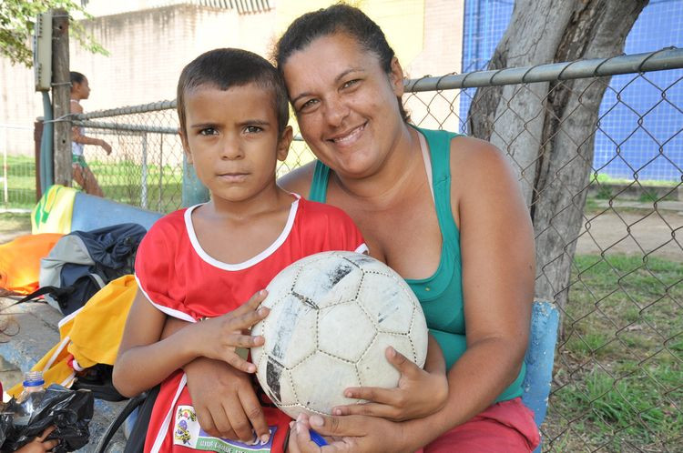 bush present amount Escolinha de futebol da FME anima crianças e adolescentes
