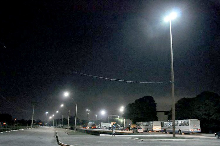 Diversos pontos de iluminação foram instalados na cidade (Foto: Antônio Leudo)