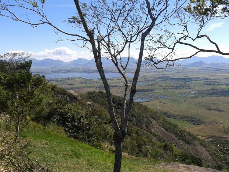 O secretário de Meio Ambiente, Zacarias Albuquerque, visitou o Morro do Itaoca com sua equipe. Foram discutidas as novas ações que serão realizadas no local (Foto: Secom)