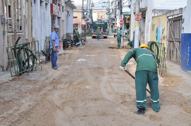 Os trabalhos de transformação do Centro Histórico de Campos, que vem sendo feitos pela Secretaria Municipal de Obras e Urbanismo, prosseguem em várias frentes (Foto: Secom)