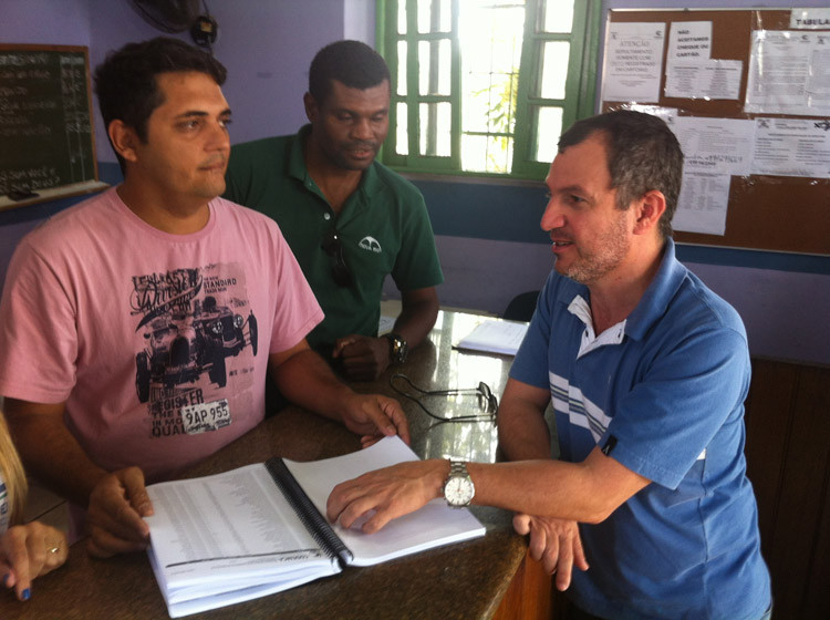 O presidente da Codemca, Wainer Teixeira, esteve nesta terça-feira (15) no Cemitério do Caju, acompanhando de perto todas as intervenções feitas no local (Foto: Divulgação)