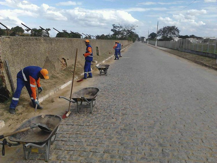 A equipe de limpeza realizou diversos serviços no bairro do Horto (Foto: Divulgação)