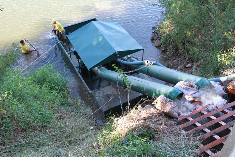 Uma das ações é o trabalho de bombeamento de água do Rio Paraíba, o que garante a captação de água através do Canal Campos-Macaé. (Foto: Rodolfo Lins)