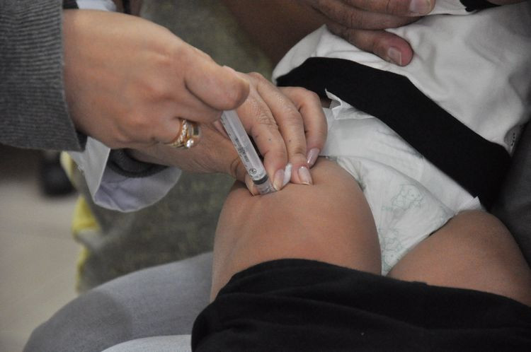 A Secretaria Municipal de Saúde aplicou quase 354 mil doses de vacinas em 2013 e quase 213 mil doses no primeiro semestre deste ano (Foto: Secom)