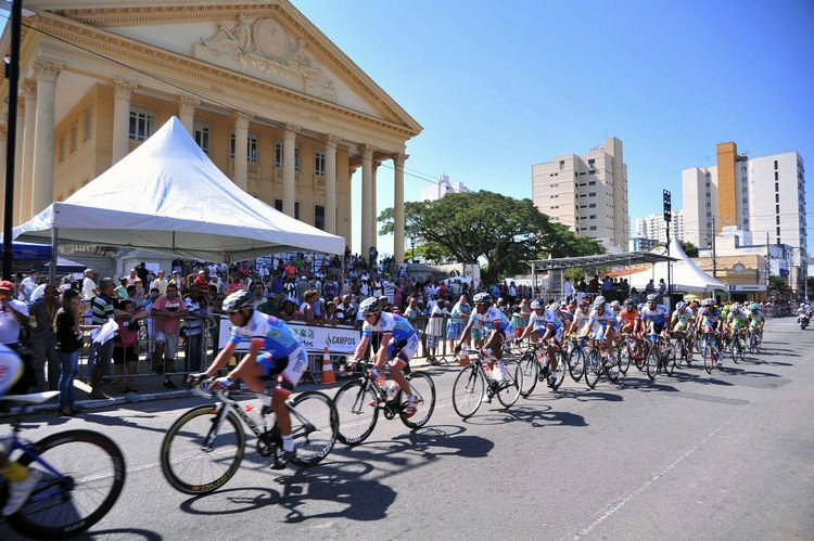 A 70ª Prova Ciclística de São Salvador é a principal competição esportiva da Festa do Padroeiro de Campos, nesta quarta-feira (6) (Foto: Divulgação)