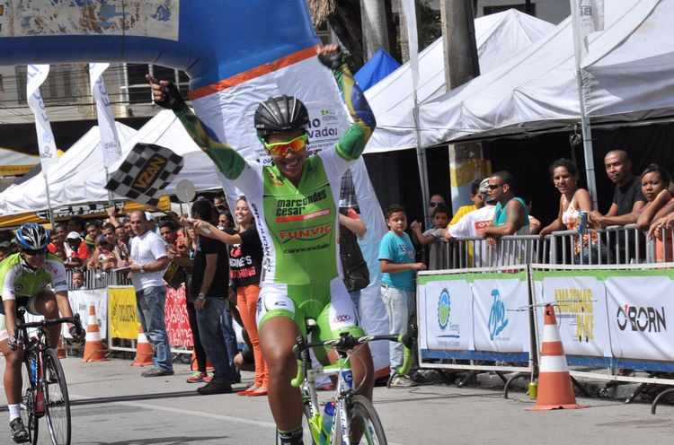 Sumaia Santos Ribeiro, de São Paulo, cruzou a linha de chegada bem à frente das demais corredoras (Foto: Antônio Leudo)