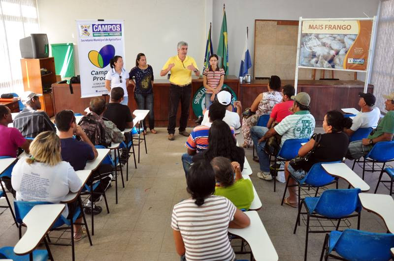 O secretário de Agricultura, Eduardo Crespo, e a equipe do programa Mais Frango, receberam na tarde desta quinta-feira (07) mais um grupo de produtores rurais interessados em participar do Projeto Mais Frango (Foto: Secom)