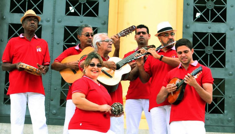 A apresentação do mês de agosto do projeto Choro & Cia., acontece nesta quarta-feira (13), às 20h, no foyer do Teatro Municipal Trianon. Com ingresso a R$ 1,00, o espetáculo do Conjunto Regional Carinhoso vai contar com as participações do canto (Foto: Divulgação)