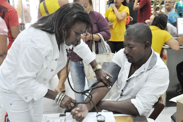 A Secretaria Municipal de Saúde dispõe de vários serviços para combater doenças crônicas como a hipertensão e o diabetes (Foto: Secom)