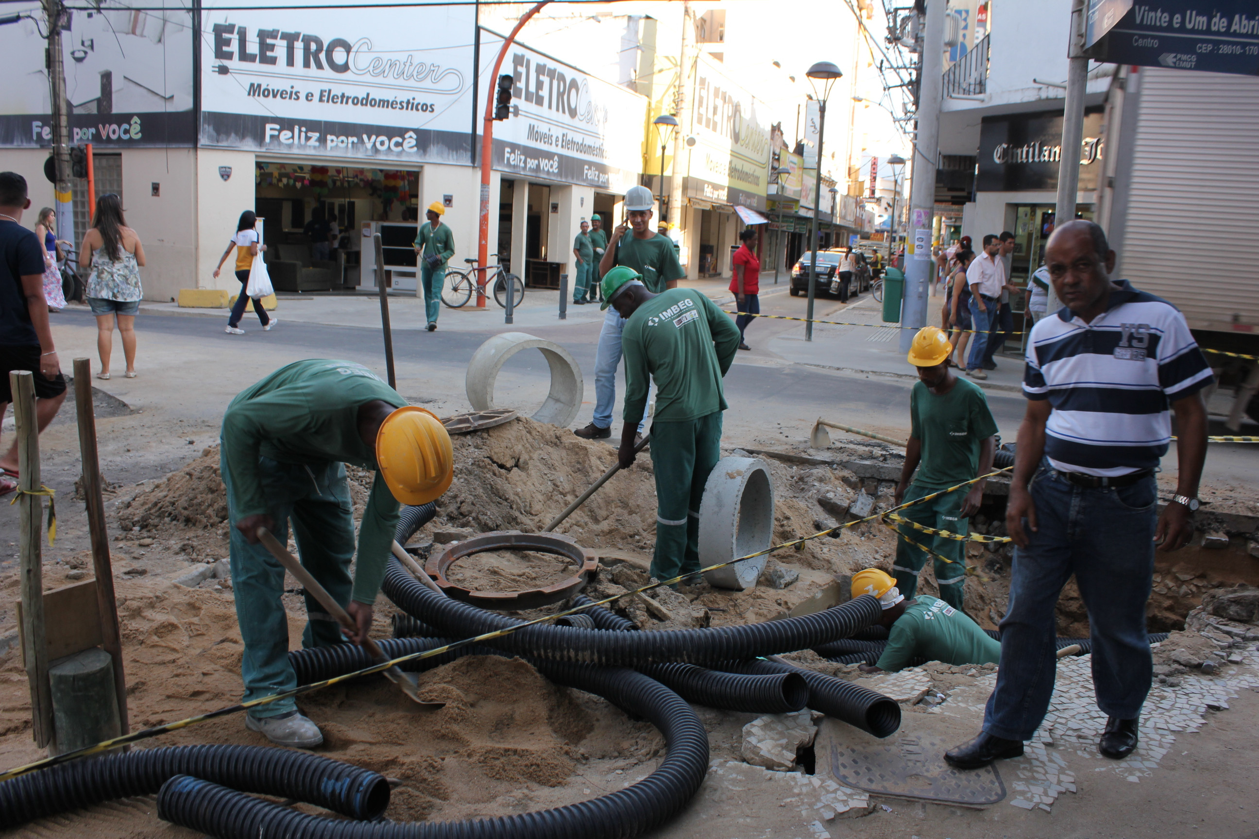 Iniciada em 2012, as obras de revitalização de Centro Histórico de Campos estão em fase de conclusão em trechos como Rua dos Andradas, entre as Ruas João Pessoa e Sete de Setembro. (Foto: Secom)