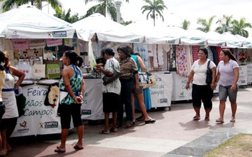 Três pessoas estão circulando pela Praça São Salvador, desde quinta-feira (5), até domingo (8) (Foto: Antônio Leudo)