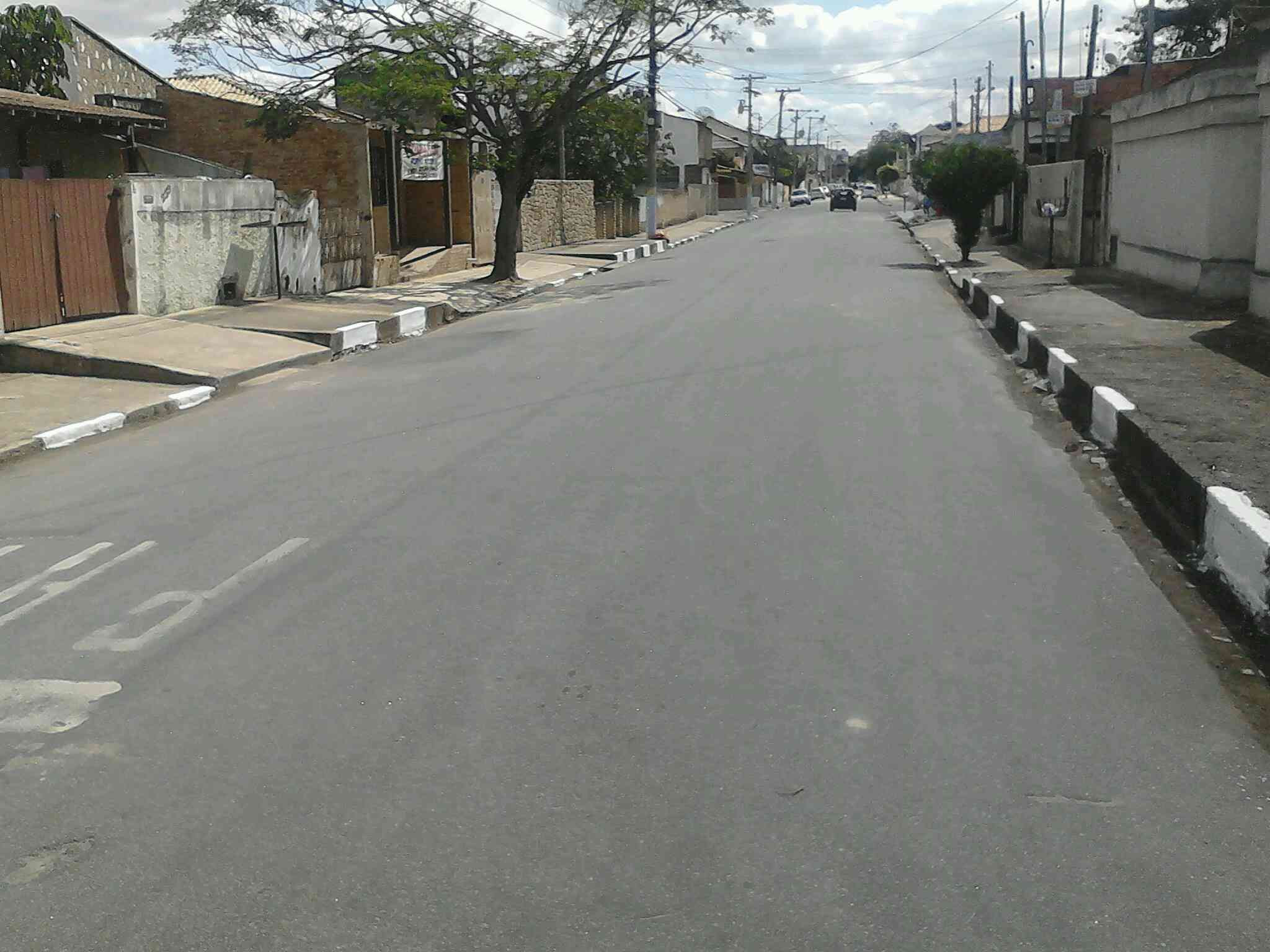 s equipes padrão da Secretaria de Limpeza Pública, Praças e Jardins prosseguem com os serviços de rotina, como pintura de postes, varrição, capina e roçada de vegetação, nas margens direita e esquerda do Rio Paraíba, interior e Baixada Campista (Foto: secom)