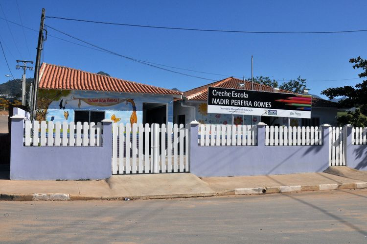 A Creche Escola Nadir Pereira Gomes, de Rio Preto, reformada e ampliada para o padrão modelo, será inaugurada nesta quarta-feira (10), às 18h, pela prefeita Rosinha Garotinho (Foto: secom)