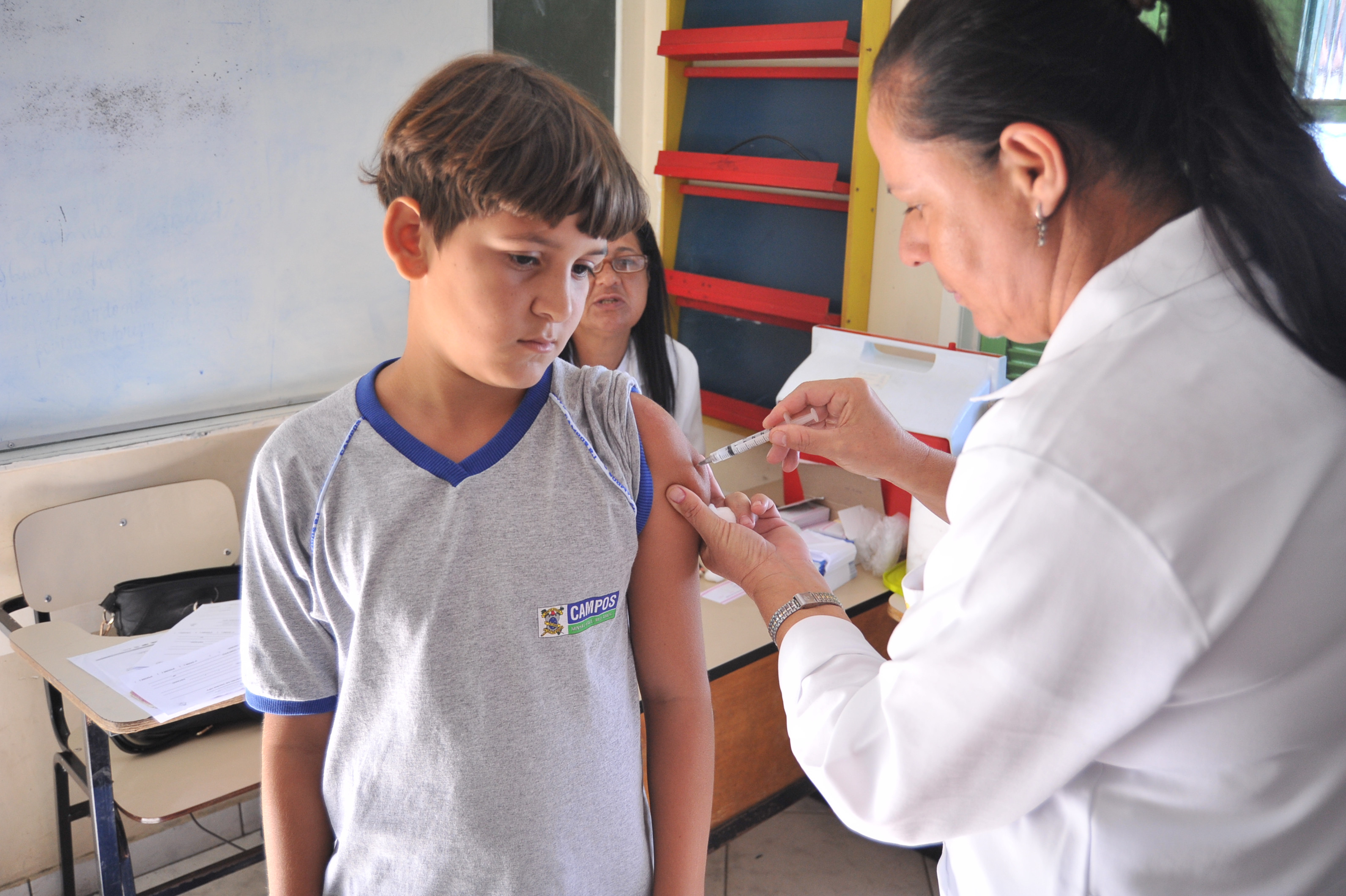 Em Nota Informativa, que pode ser acessada aqui, o Ministério da Saúde reitera que a vacina contra o vírus do papiloma humano (HPV) é segura e representa uma importante ação para prevenir o câncer de colo do útero (Foto: secom)