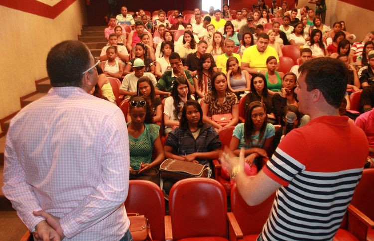 A Fundação Municipal da Infância e da Juventude está promovendo uma série de capacitações para os 500 alunos do projeto Jovens pela Paz (Foto: Secom)