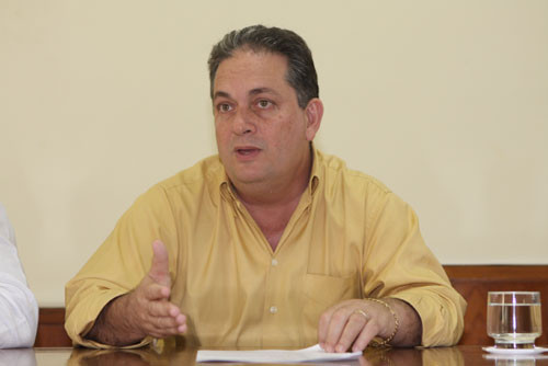 O Prefeito Nelson Nahim estará ao meio-dia no Aeroporto Bartholomeu Lizandro (Foto: Roberto Joia)
